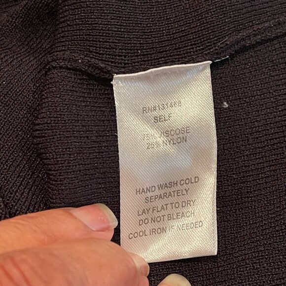 Mock Neck Long Sleeve Knit Sweater. Size: Medium Color: Black - Picture 8 of 9